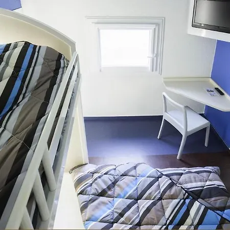 Hotel Hotelf1 Marseille Aeroport 3*